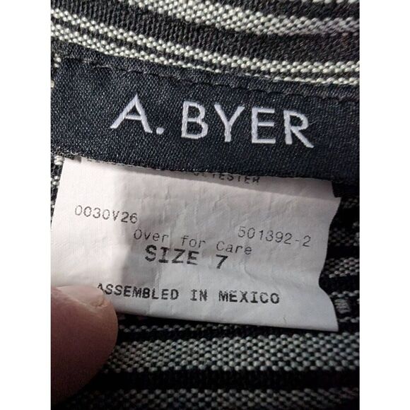 A. Byer Woven Aztec Print Shorts Women's Size 7 - Picture 3 of 6